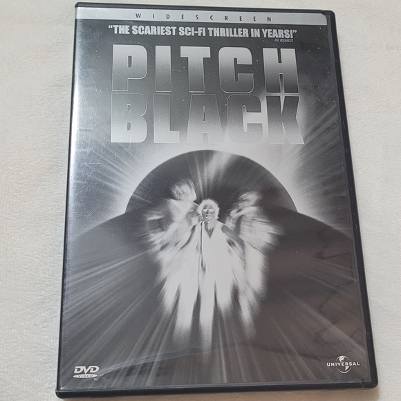 Pitch Black / The Chronicles of Riddick DVD bundle EUC - Picture 2 of 10